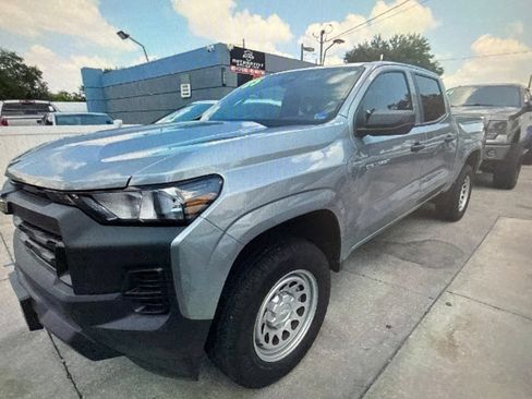Used 2025 Chevrolet Colorado W/T RWD image 2