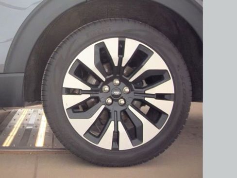 Used 2025 Ford Explorer Platinum w/ LUX Leather Package image 22