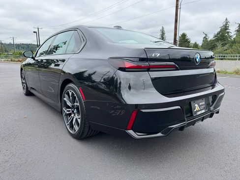 Used 2023 BMW i7 xDrive60 AWD/4WD image 8