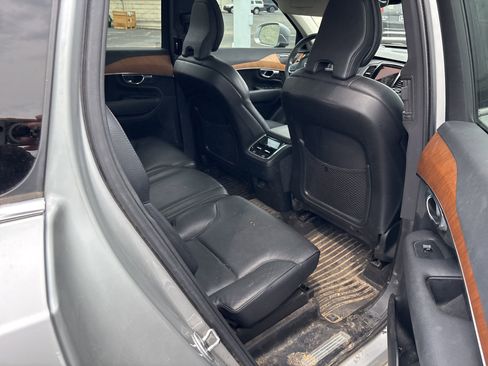 Used 2022 Volvo XC90 T5 Momentum w/ Advanced Package image 6