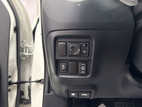 Used 2015 Nissan Juke SL image 10