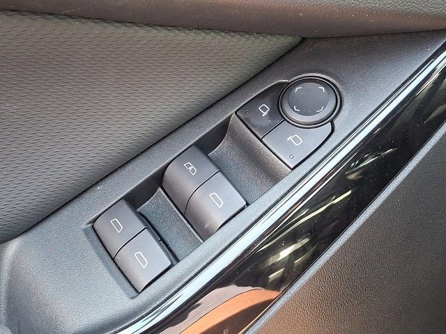 Used 2025 Chevrolet Equinox LT AWD/4WD image 19