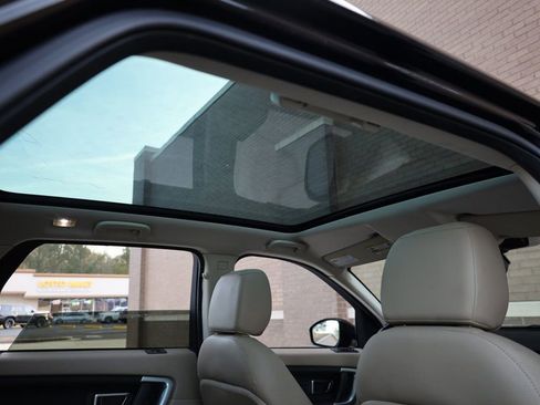 Used 2018 Land Rover Discovery Sport HSE image 24