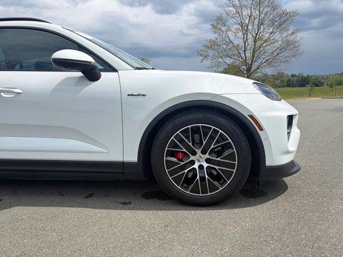 Certified 2025 Porsche Macan 4S Electric AWD/4WD image 11