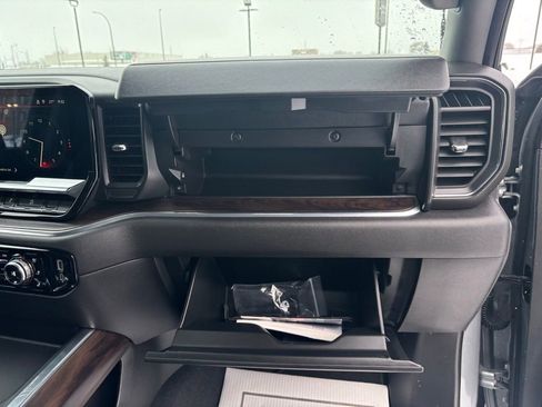 Used 2024 GMC Sierra 2500 SLT w/ SLT Premium Package image 14