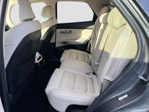 Used 2022 Genesis GV70 2.5T w/ Select Package image 28