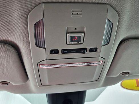 Used 2021 Toyota Highlander LE image 18