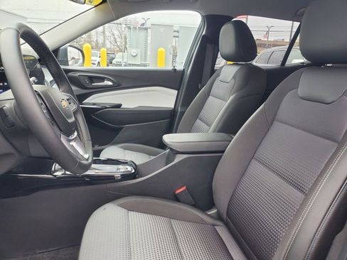 Used 2025 Chevrolet Trax LT w/ Driver Confidence Package image 13