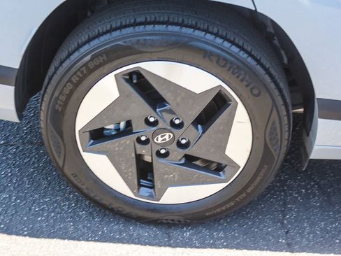 Certified 2024 Hyundai Kona SEL FWD image 11