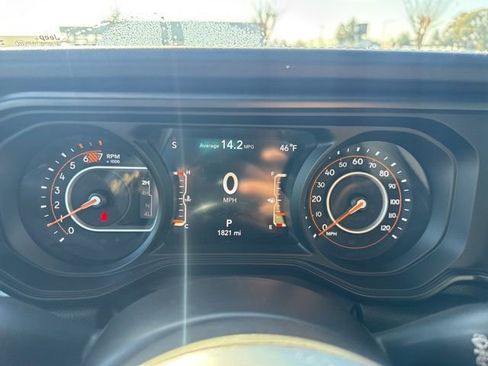 Used 2024 Jeep Wrangler Sahara image 6