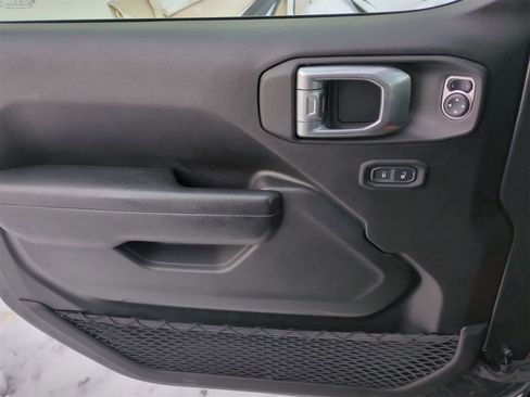 Certified 2023 Jeep Gladiator Rubicon w/ Cold Weather Group image 30