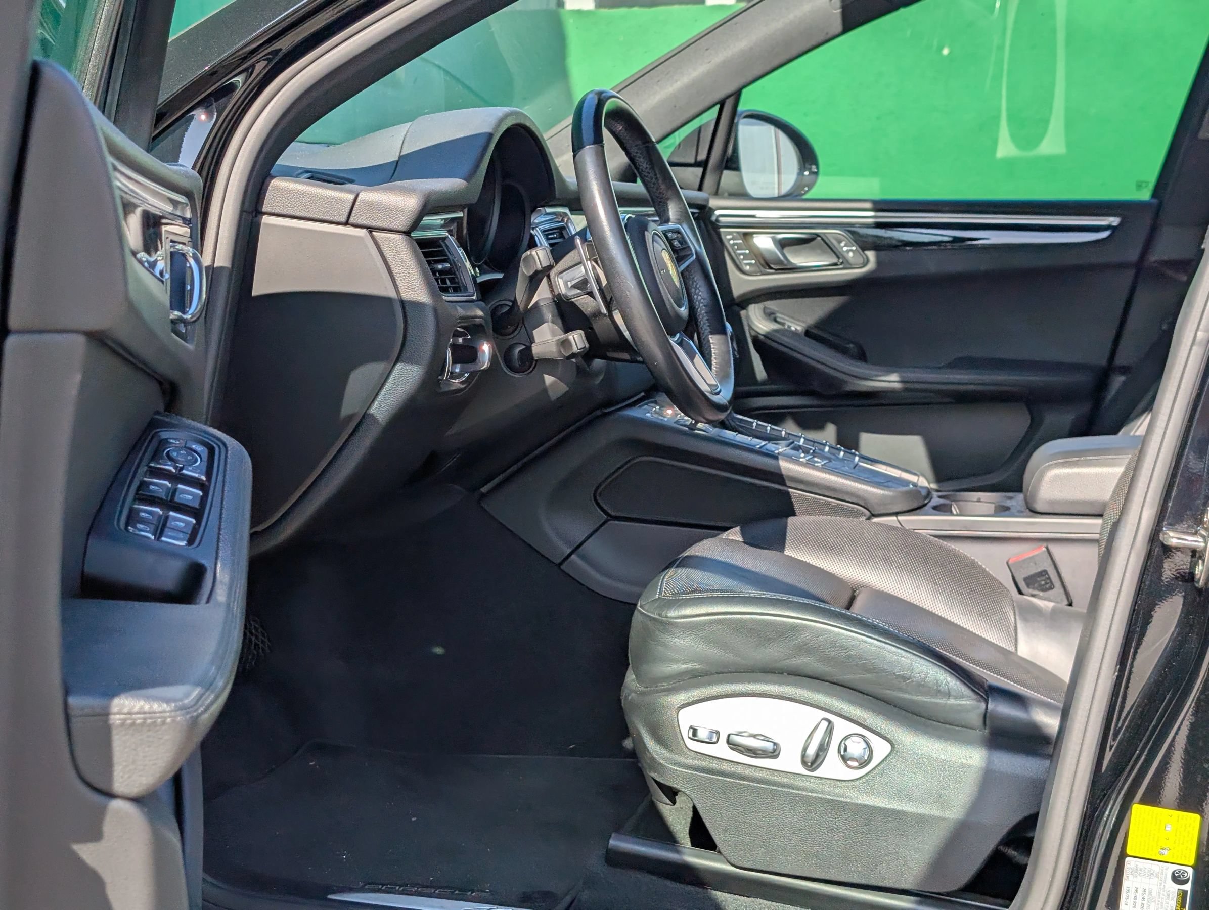 Used 2018 Porsche Macan S AWD/4WD image 15