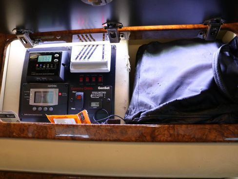 Used 2015 Mercedes-Benz Sprinter 3500 image 43