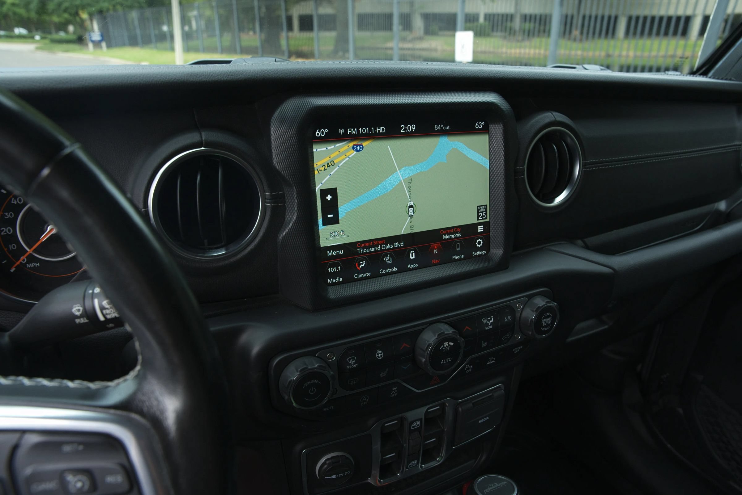 Used 2021 Jeep Gladiator Overland w/ Popular Equipment Package AWD/4WD image 22