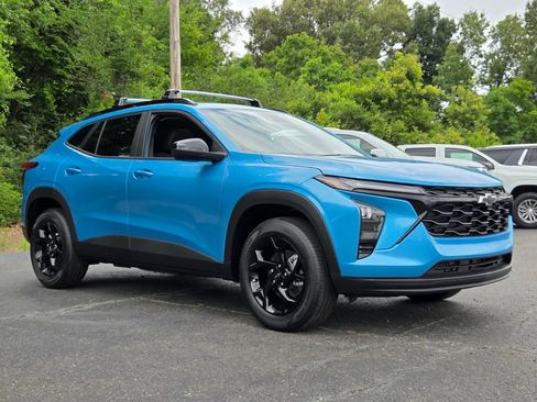 New 2026 Chevrolet Trax LT w/ Sunroof Package FWD image 7