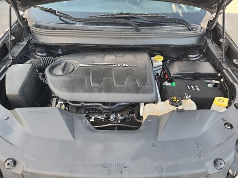Used 2019 Jeep Cherokee Latitude Plus w/ Comfort/Convenience Group AWD/4WD image 32