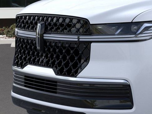 New 2025 Lincoln Navigator L Reserve w/ Jet Appearance Package AWD/4WD image 17