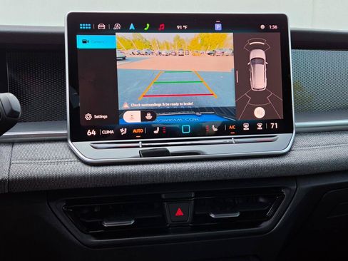 Certified 2025 Volkswagen Tiguan S FWD image 30