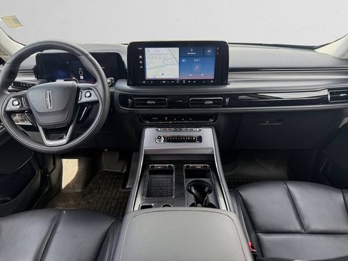 Used 2025 Lincoln Aviator AWD image 12
