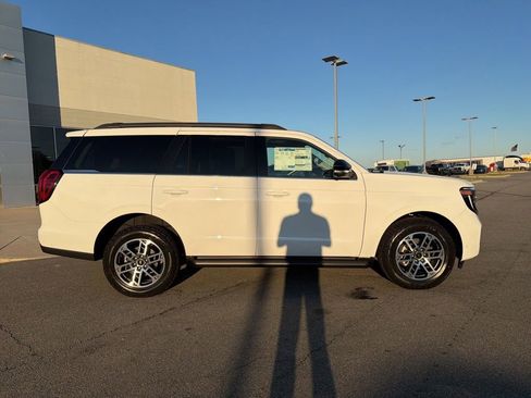 New 2025 Ford Expedition Active image 2