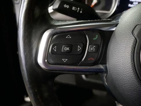 Used 2019 Jeep Wrangler Unlimited Sahara AWD/4WD image 18