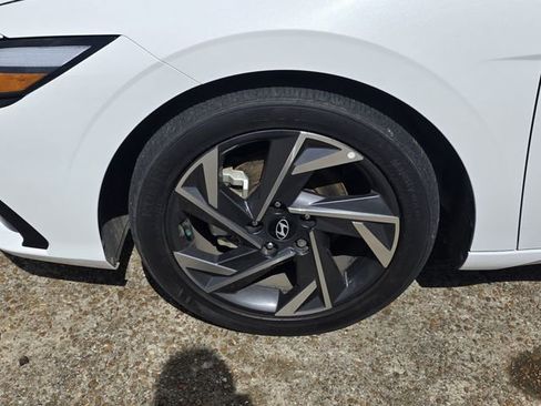 Used 2024 Hyundai Elantra SEL w/ Convenience Package FWD image 12
