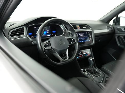 Used 2023 Volkswagen Tiguan SE R-Line FWD image 6
