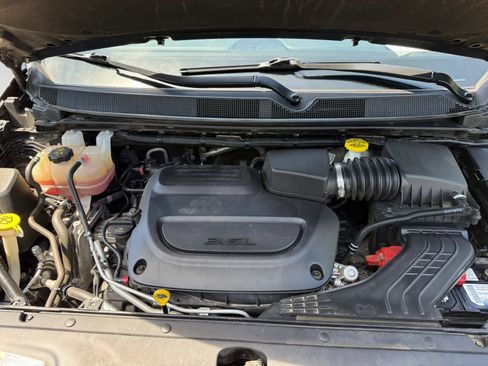 Used 2021 Chrysler Pacifica Touring-L w/ Uconnect Theater Family Group FWD image 24