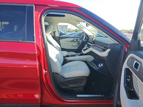 Used 2025 Ford Explorer Platinum w/ Ultimate Package AWD/4WD image 13