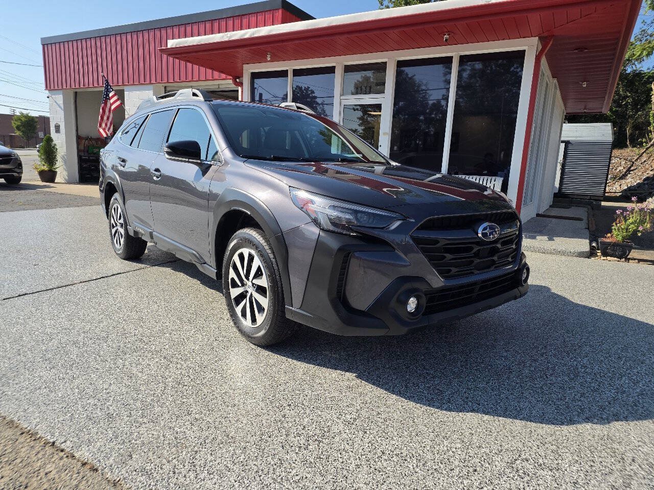 Used 2023 Subaru Outback Premium AWD/4WD image 2