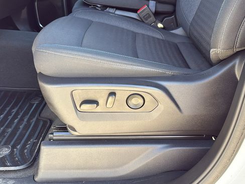 Used 2025 Chevrolet Silverado 1500 LT image 10