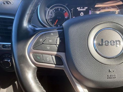 Used 2020 Jeep Cherokee Latitude w/ Cold Weather Group AWD/4WD image 19