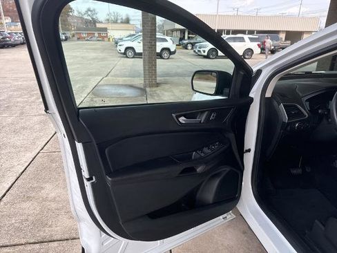 Certified 2022 Ford Edge SE image 12