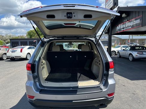 Used 2021 Jeep Grand Cherokee Laredo AWD/4WD image 20