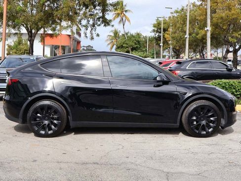 Used 2023 Tesla Model Y Long Range image 18