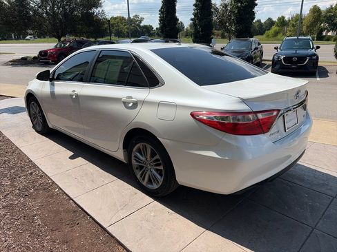 Used 2016 Toyota Camry SE w/ Moonroof Package FWD image 7