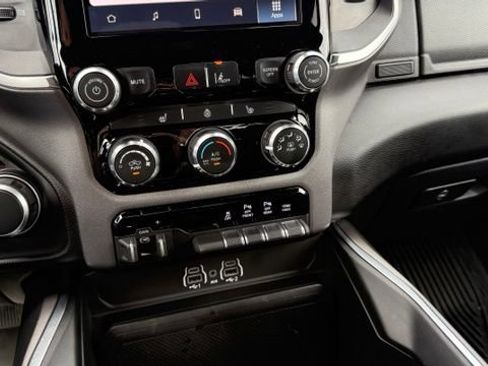 Used 2025 RAM 1500 Big Horn AWD/4WD image 33
