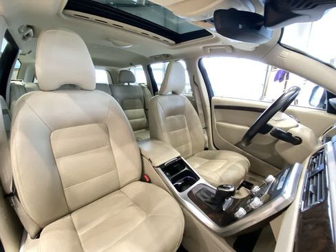 Used 2016 Volvo XC70 T5 Premier w/ Proximity Package image 28