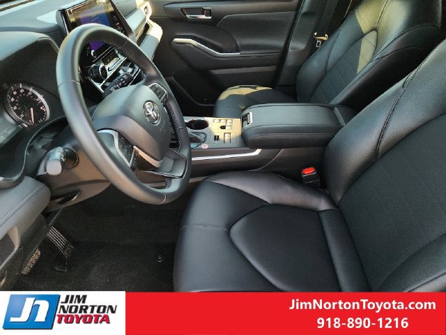 Used 2026 Toyota Highlander XLE AWD/4WD image 14