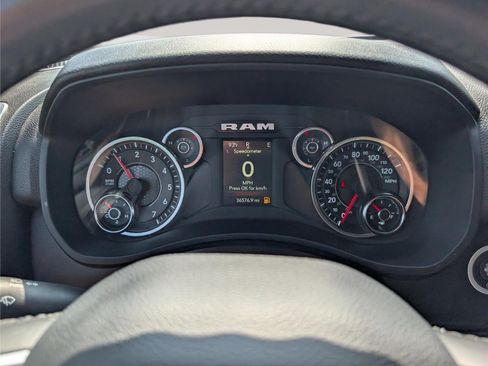 Used 2024 RAM 2500 Big Horn AWD/4WD image 28