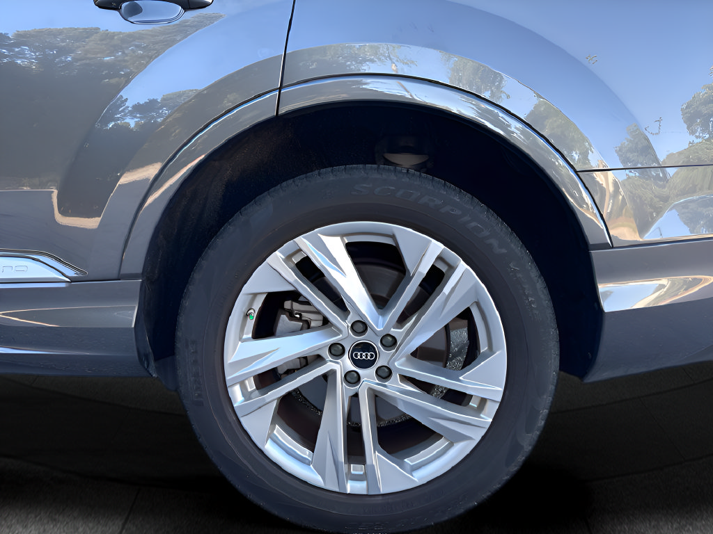 Used 2023 Audi Q7 3.0T Premium w/ Convenience Package AWD/4WD image 45