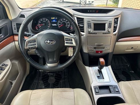 Used 2013 Subaru Outback 2.5i Limited w/ Moonroof Pkg AWD/4WD image 10