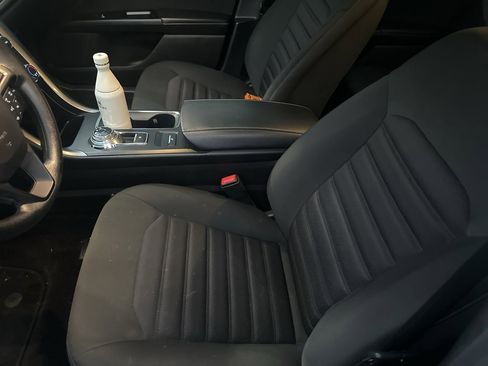 Used 2017 Ford Fusion SE image 10