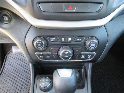 Used 2015 Jeep Cherokee Trailhawk w/ Comfort/Convenience Group image 25