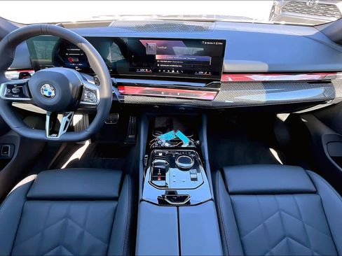 Used 2026 BMW 540i xDrive w/ M Sport Package image 16