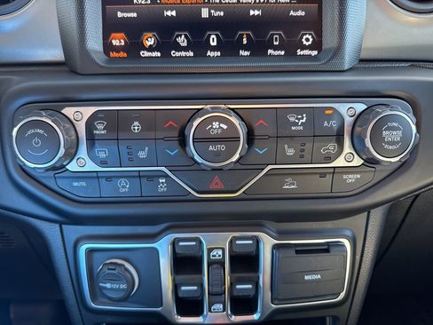 Used 2021 Jeep Gladiator Sport AWD/4WD image 6