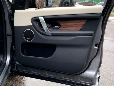 Used 2025 Land Rover Discovery Sport S image 21