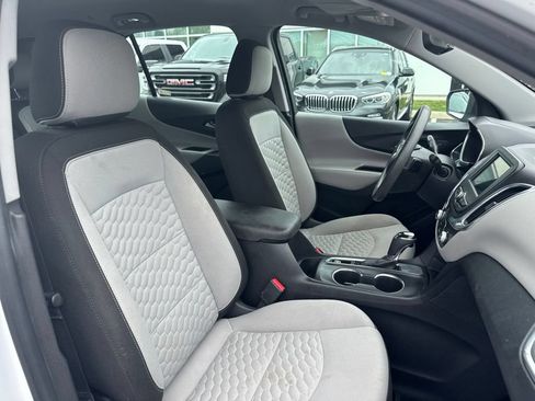 Used 2019 Chevrolet Equinox LS FWD image 18