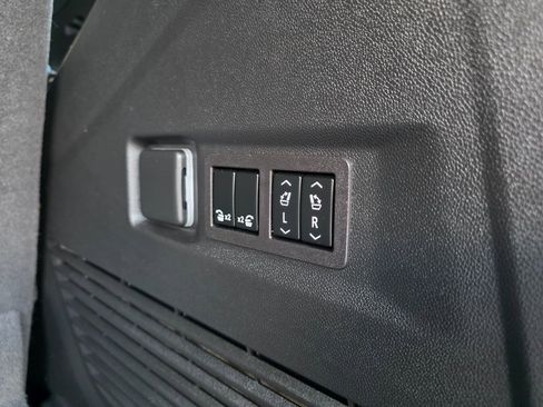 Used 2023 Chevrolet Tahoe Z71 w/ Z71 Off-Road Package image 29