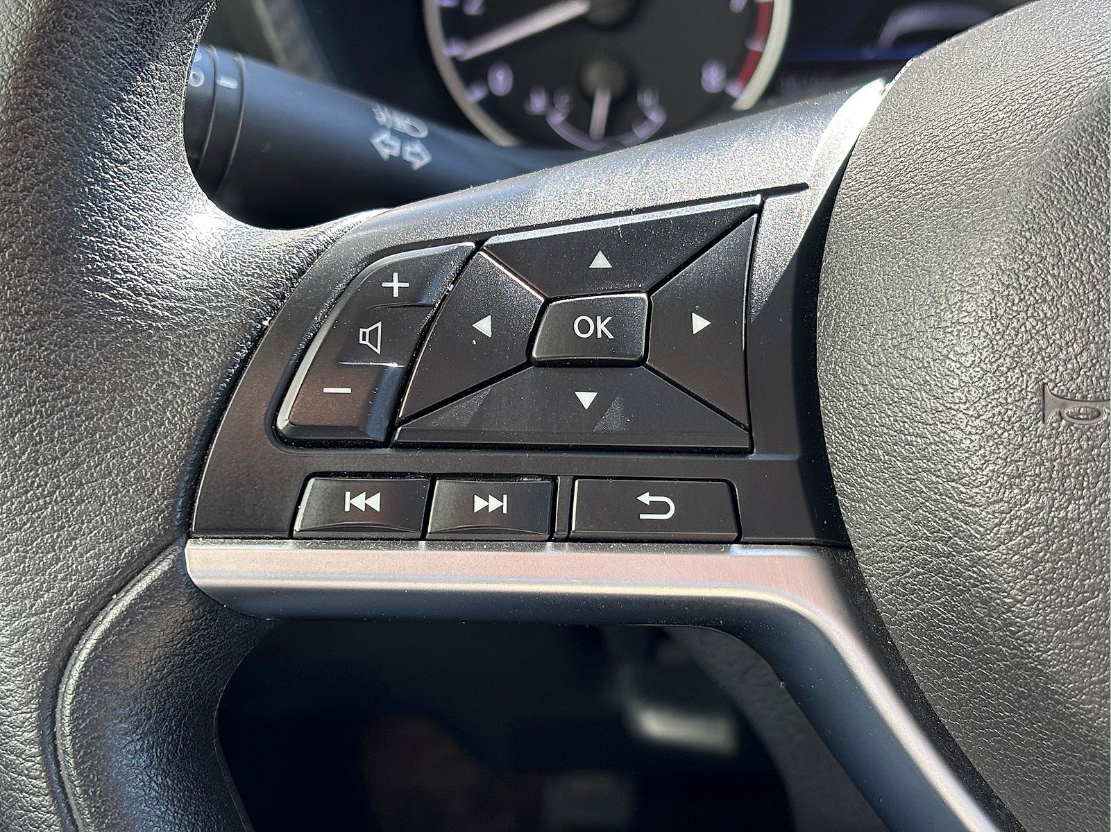 Used 2025 Nissan Sentra SV FWD image 28